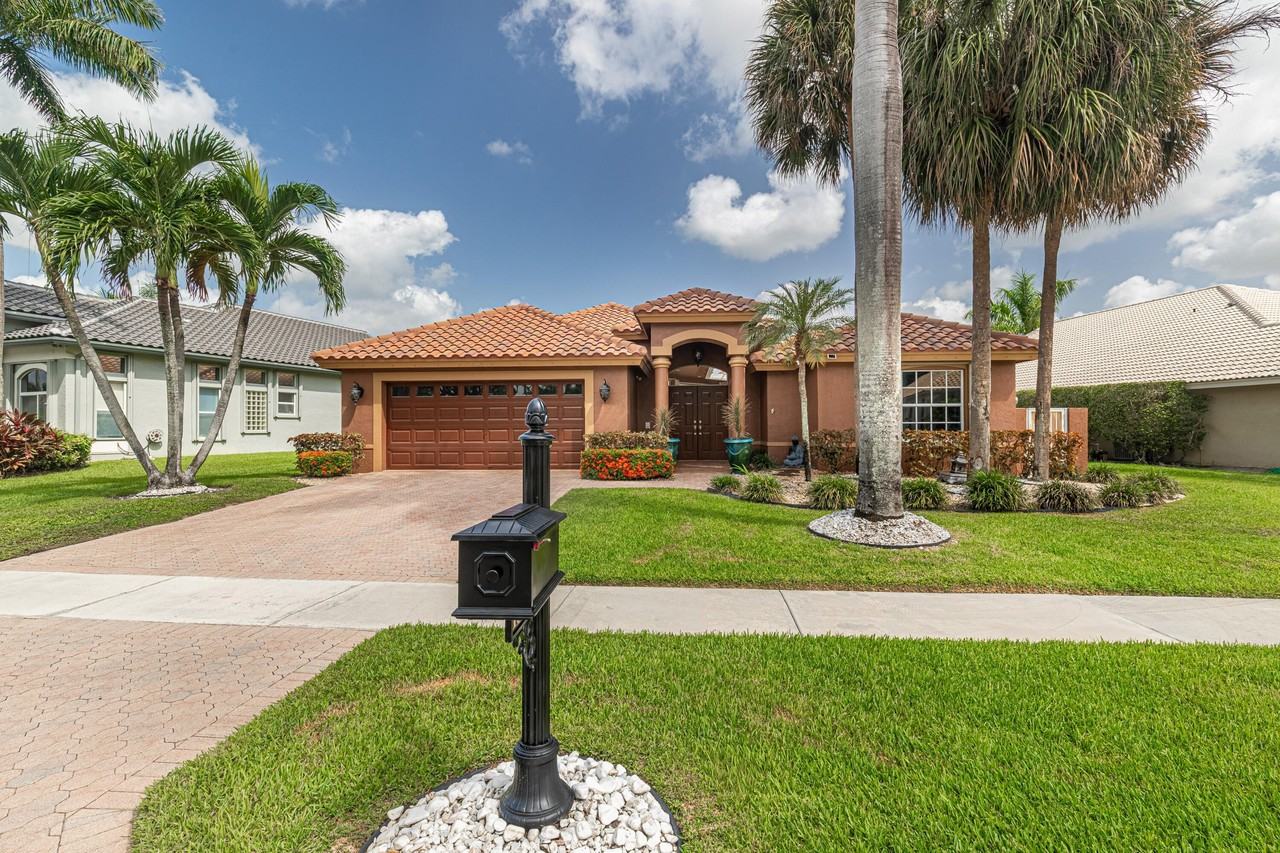 10599 Saint Thomas Dr - Photo 3 of 50