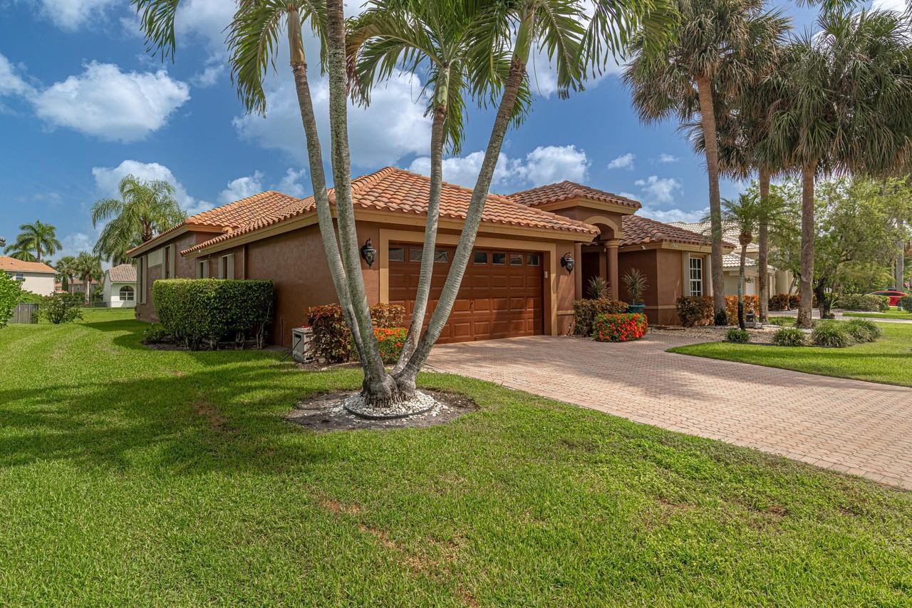 10599 Saint Thomas Dr - Photo 5 of 50
