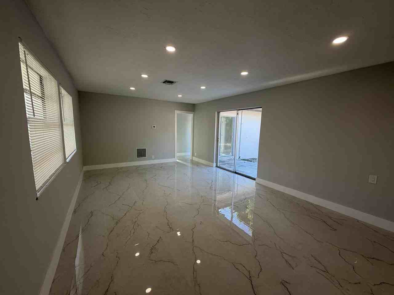 920 Ne 50th St - Photo 2 of 13