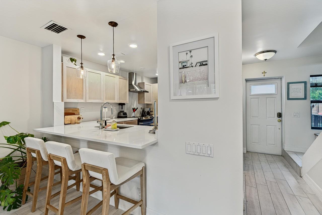 1315 Miami Rd #D - Photo 7 of 36