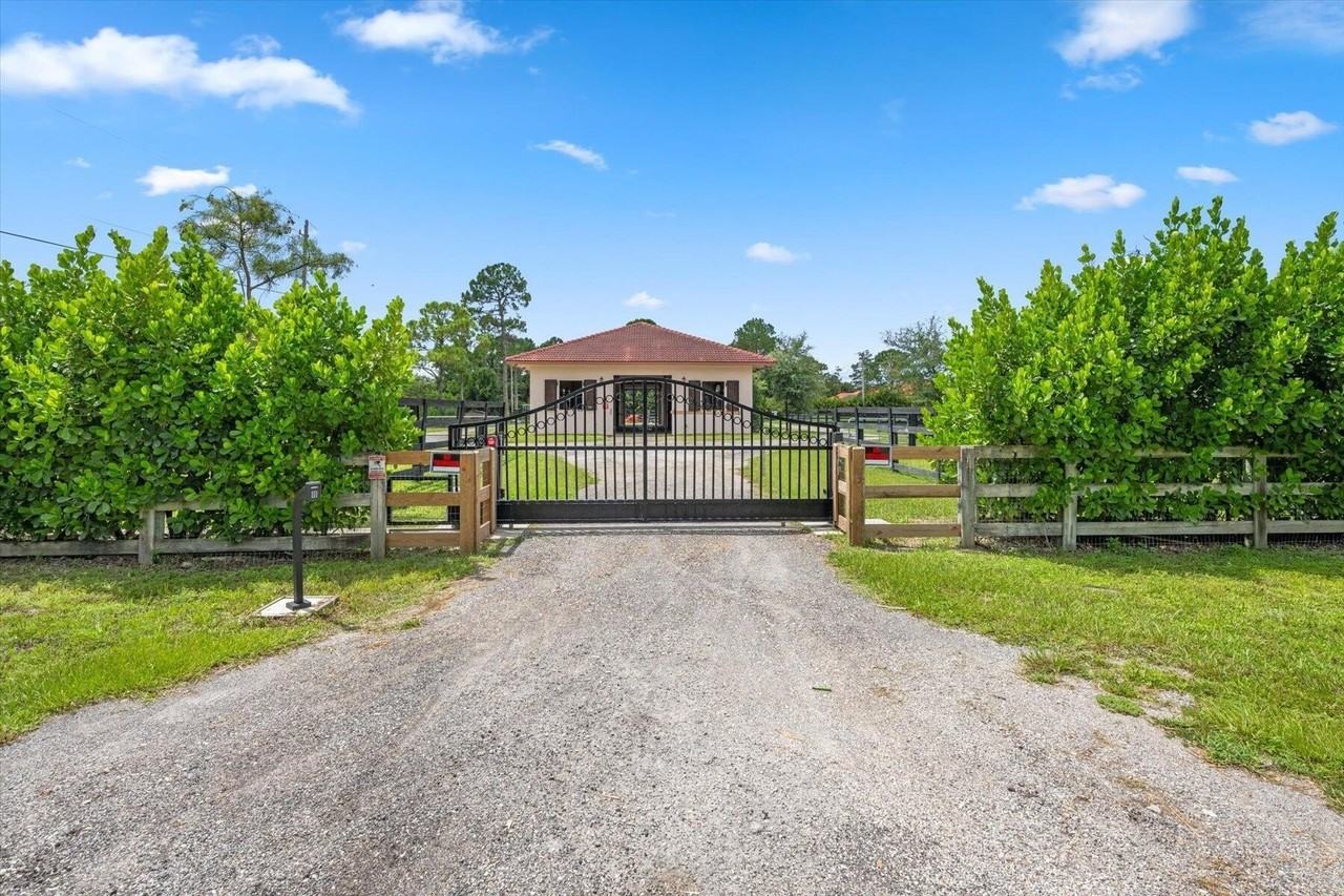 2440 Buck Ridge Trl - Photo 4 of 50