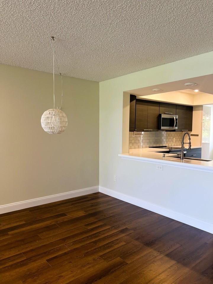4300 Gator Trace Dr #H - Photo 5 of 15