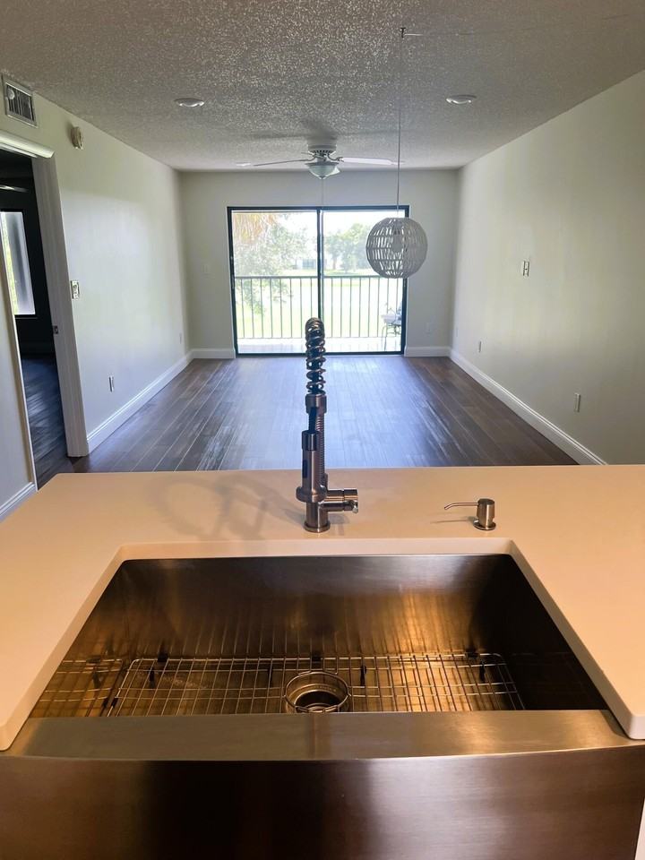4300 Gator Trace Dr #H - Photo 6 of 15