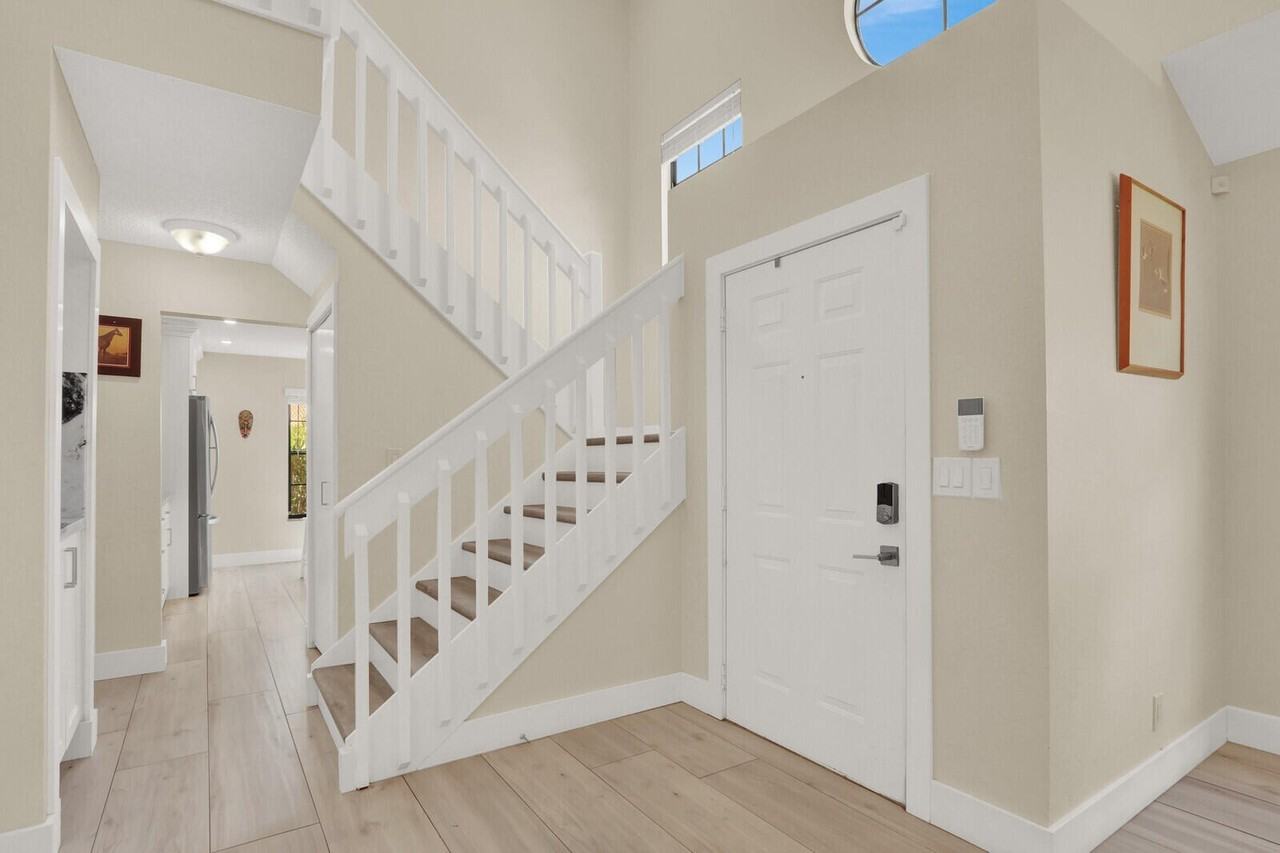 13483 Fountain View Blvd - Photo 2 of 42