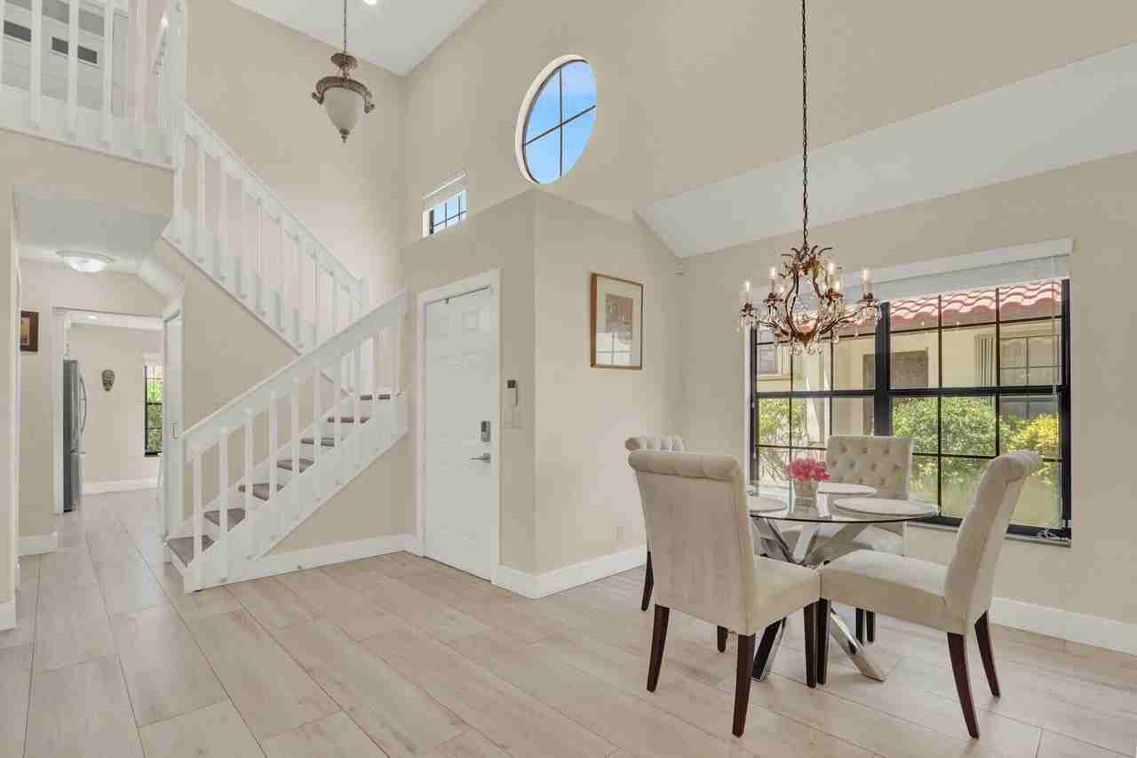 13483 Fountain View Blvd - Photo 4 of 42