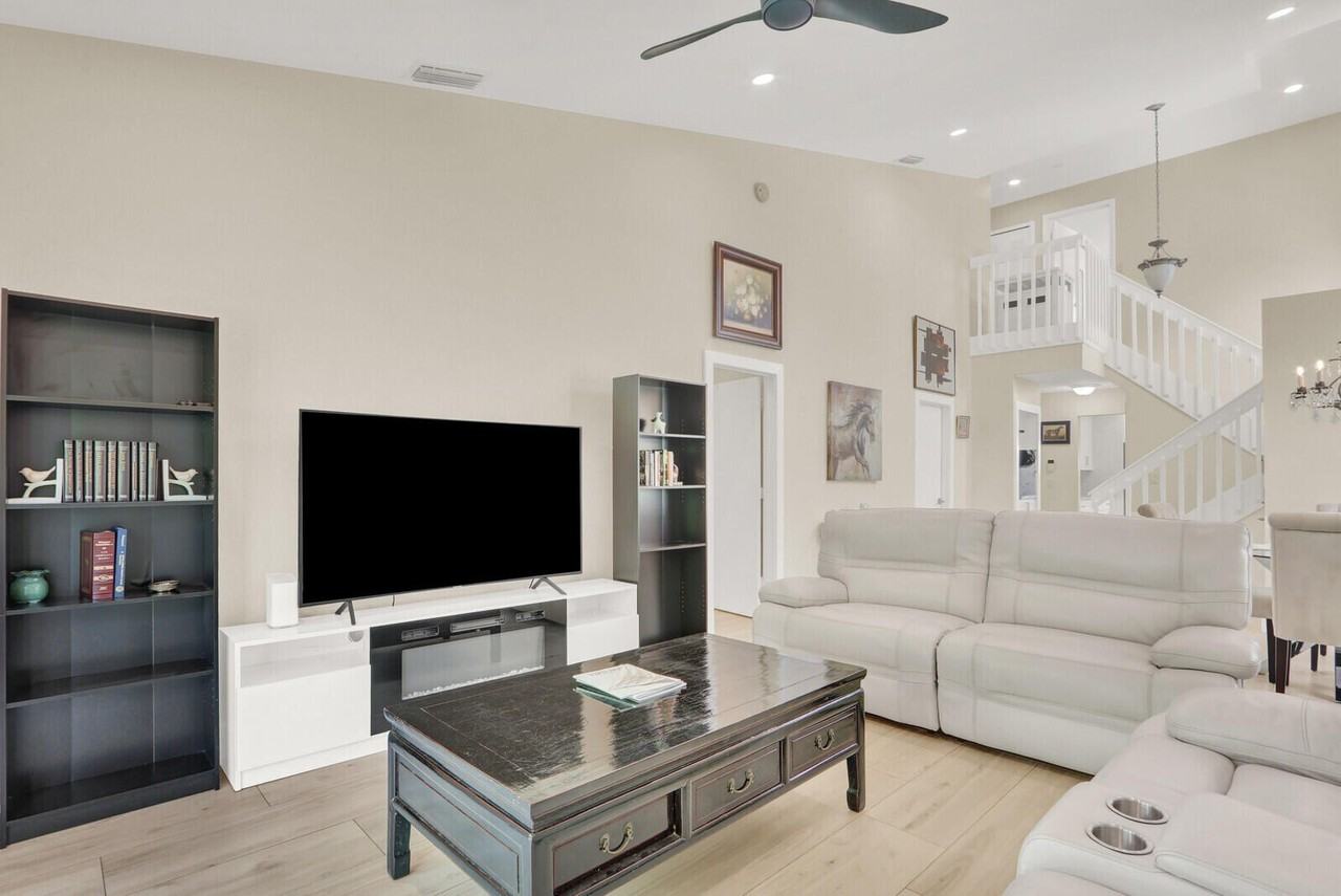 13483 Fountain View Blvd - Photo 7 of 42