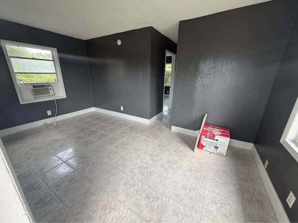 2960 Chickamauga Ave - Photo 2 of 10