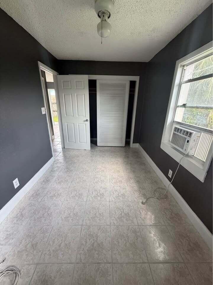 2960 Chickamauga Ave - Photo 5 of 10