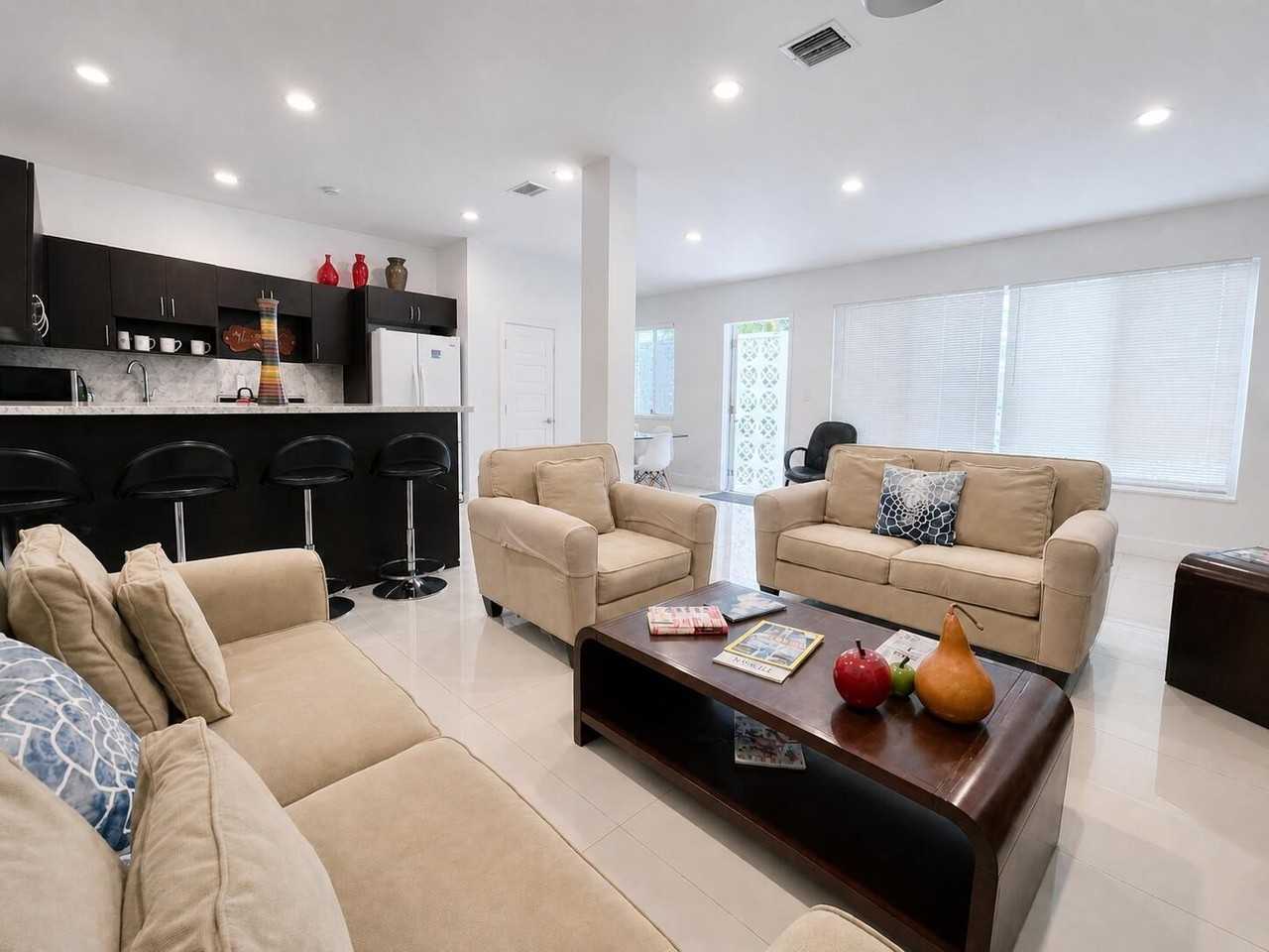 88 Ne 154th St - Photo 5 of 43