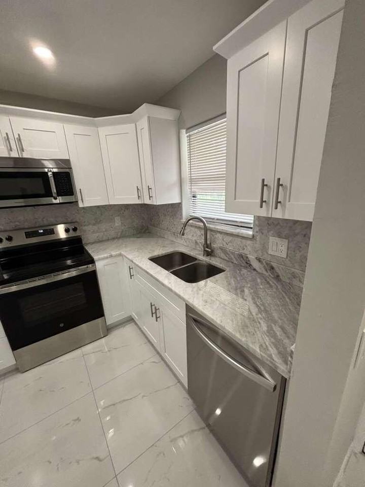 21913 Lake Forest Cir #201 - Photo 2 of 11