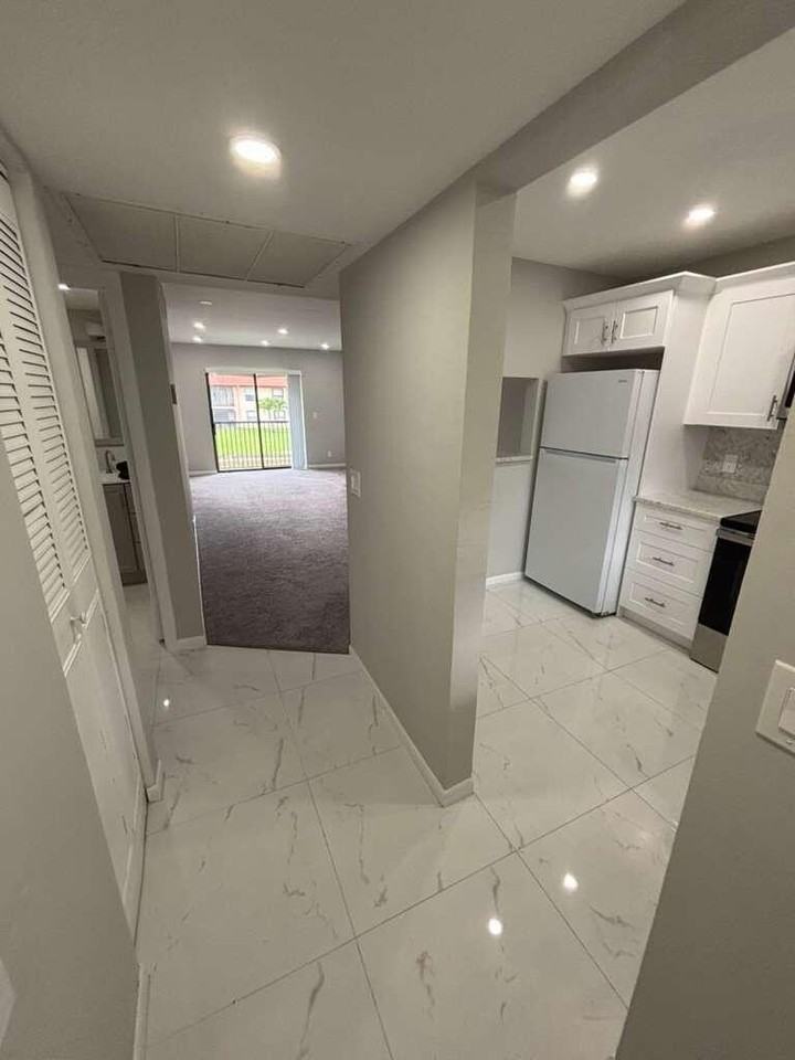 21913 Lake Forest Cir #201 - Photo 5 of 11