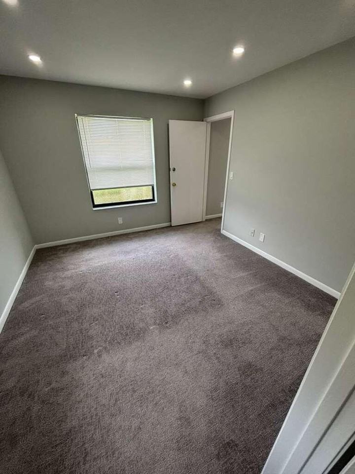21913 Lake Forest Cir #201 - Photo 6 of 11