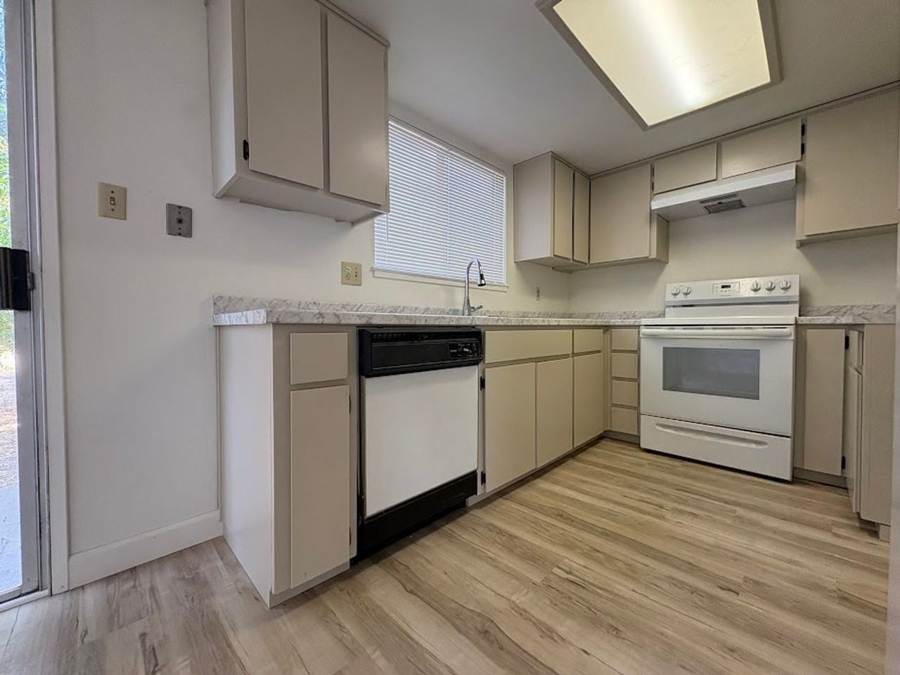 276 Camellia Way - Photo 7 of 22