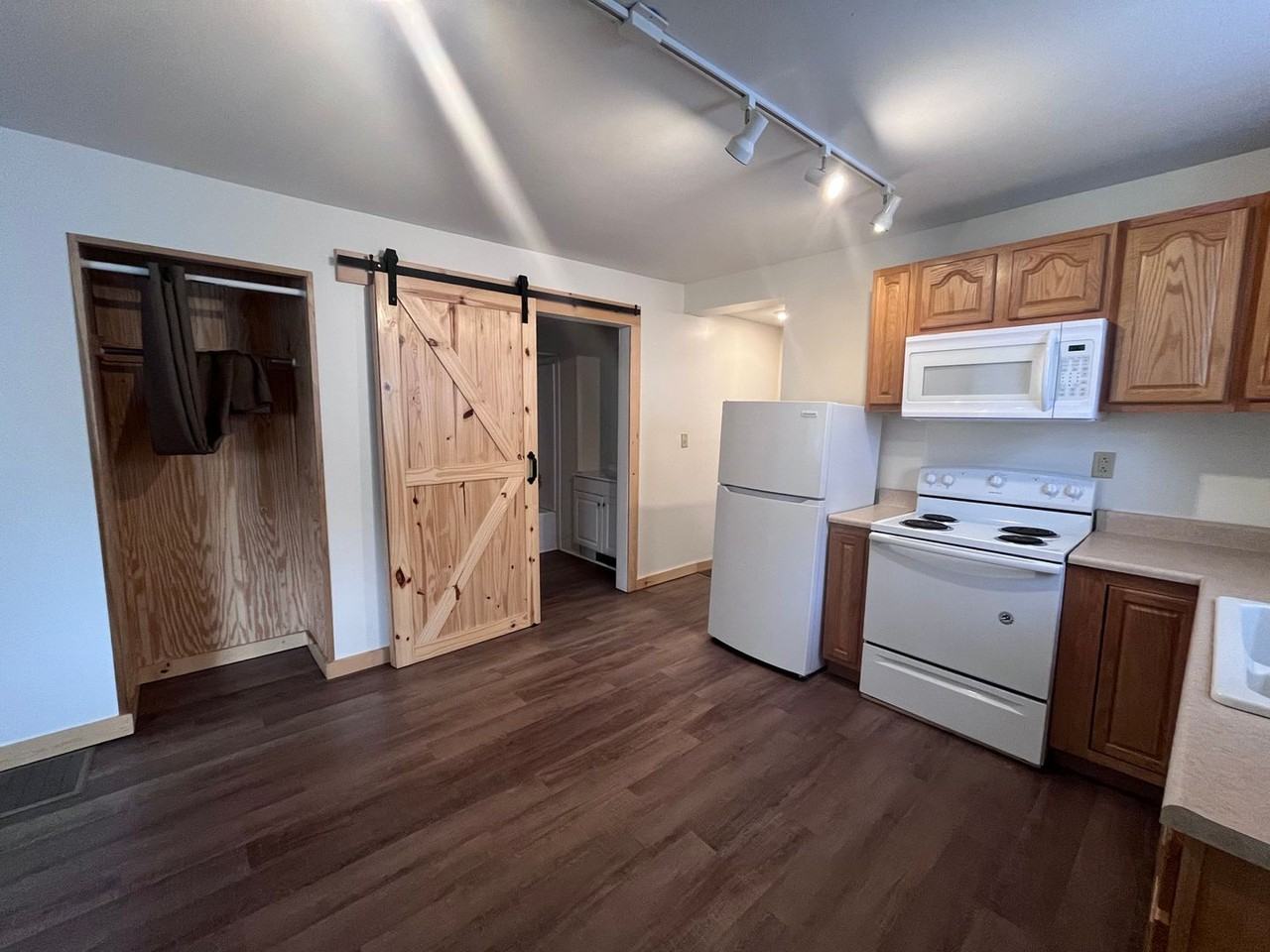 405 E Jefferson St - Photo 2 of 13