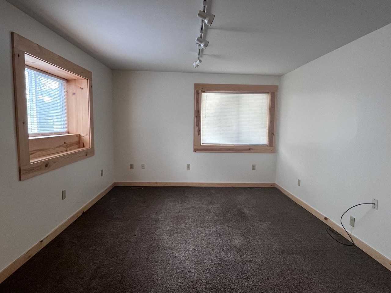 405 E Jefferson St - Photo 3 of 13