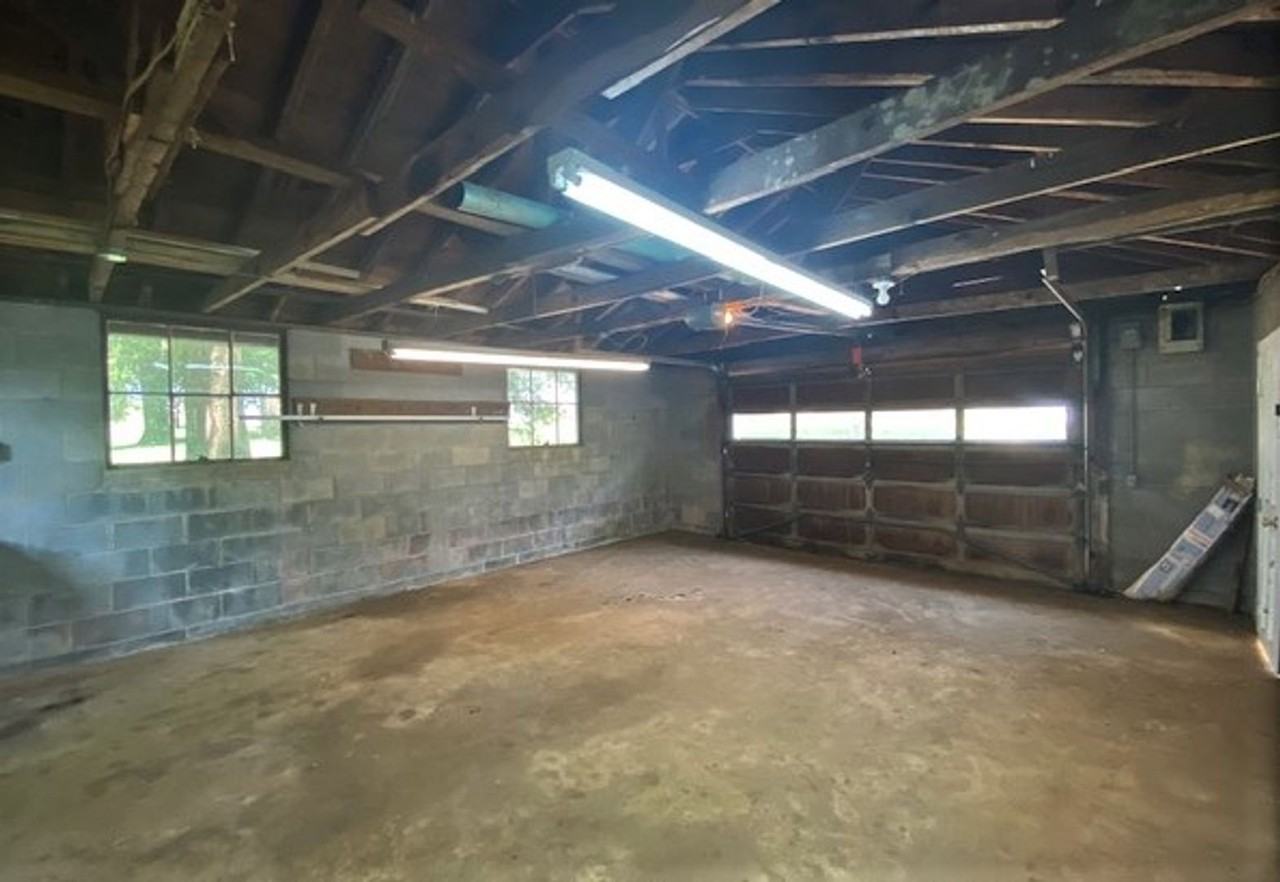 565 Buford St Nw - Photo 3 of 15