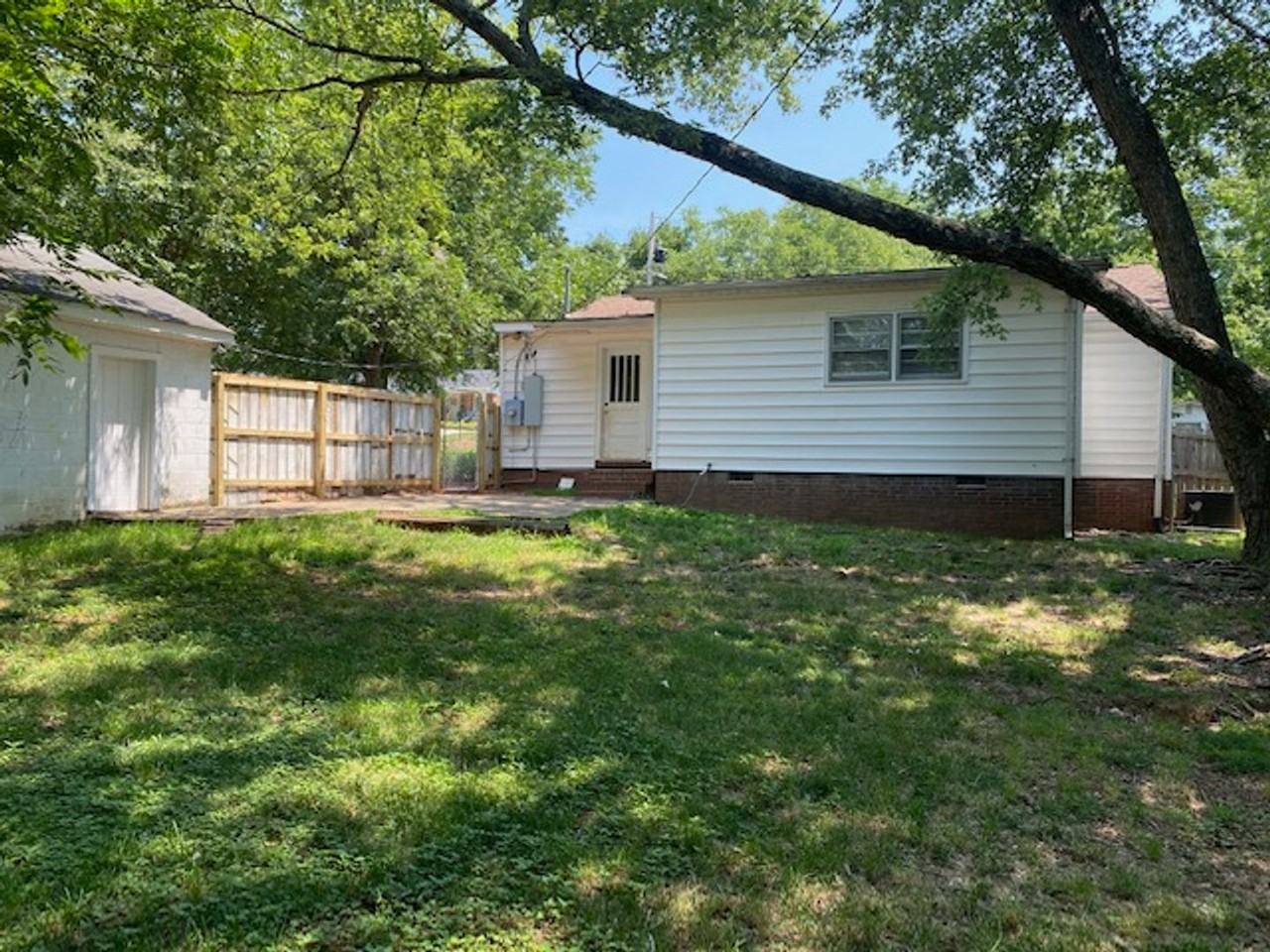 565 Buford St Nw - Photo 4 of 15