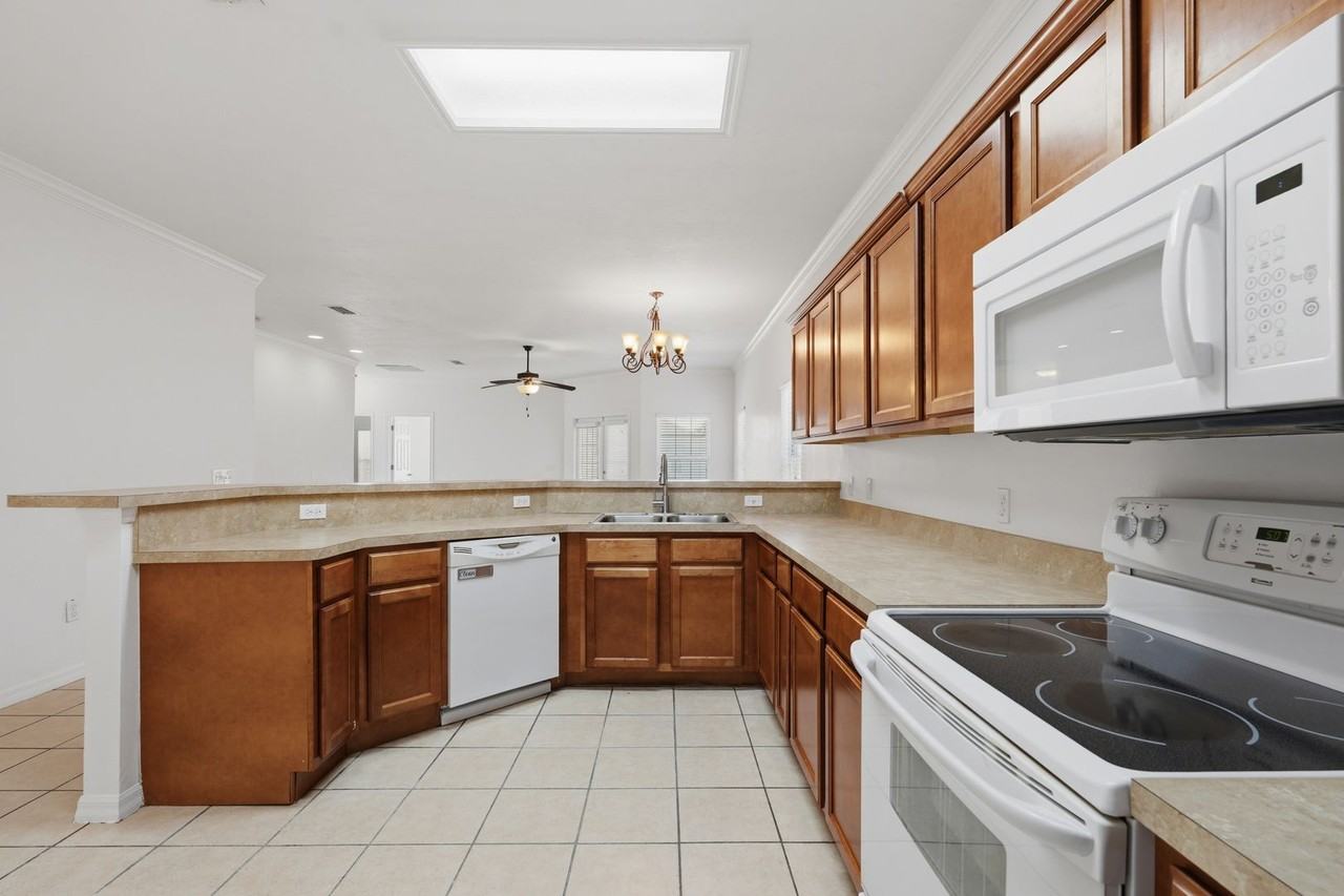 1316 Nw 120th Way - Photo 5 of 20