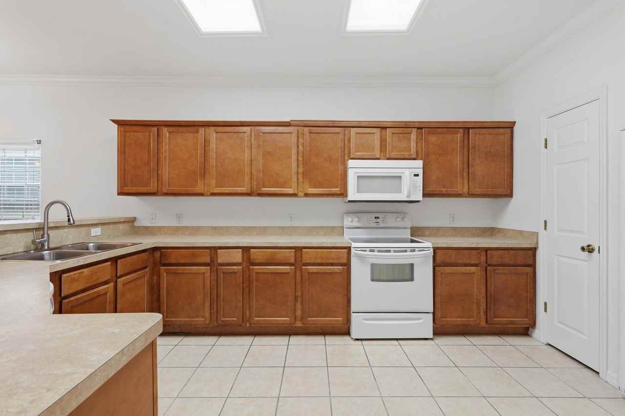1316 Nw 120th Way - Photo 6 of 20