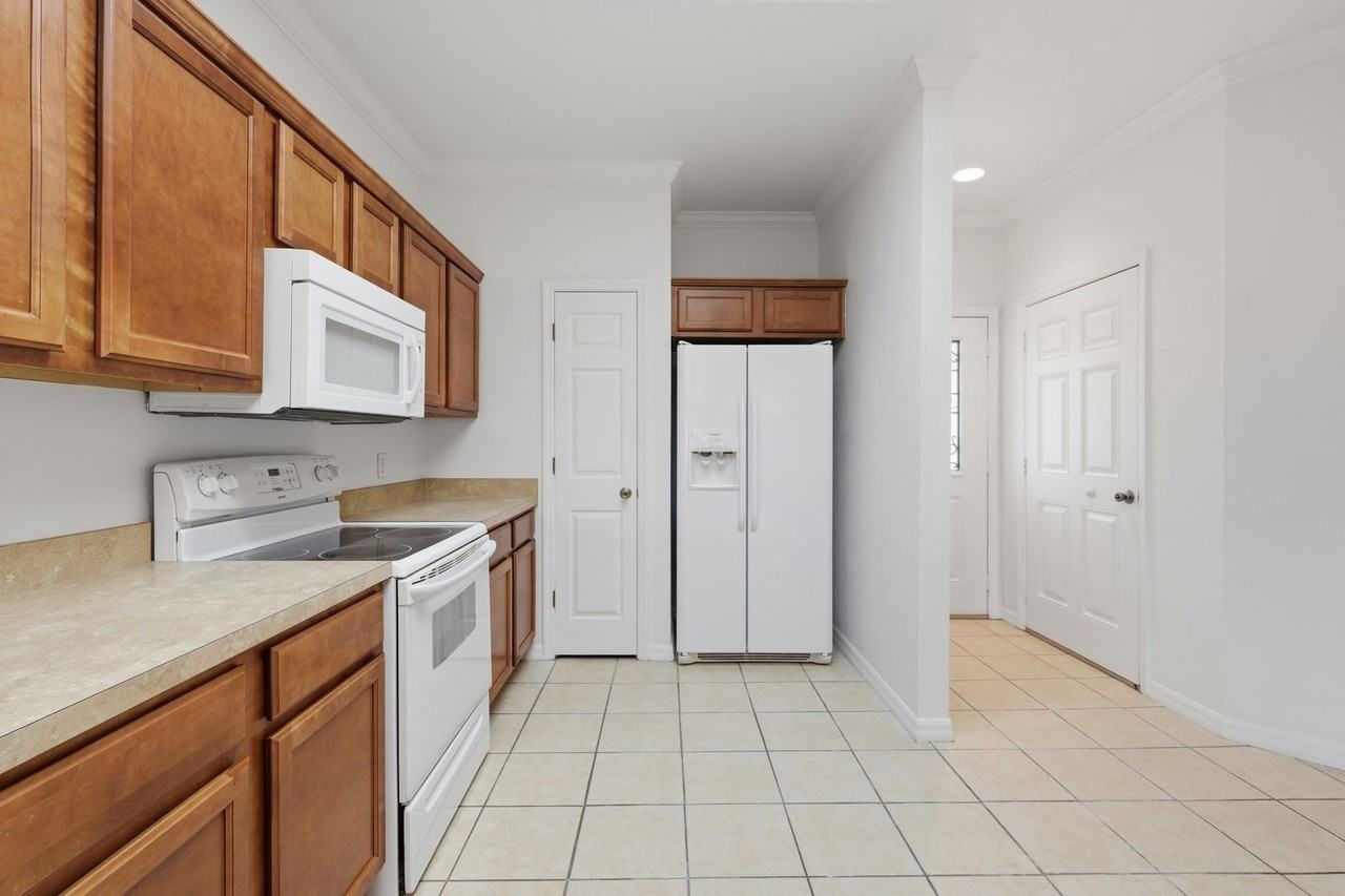1316 Nw 120th Way - Photo 7 of 20