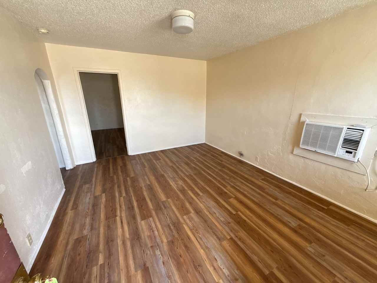 123 N Avenue E - Photo 2 of 5