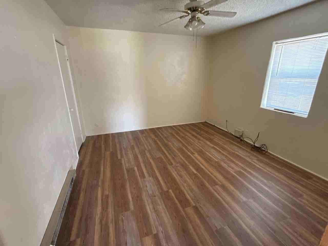 123 N Avenue E - Photo 3 of 5