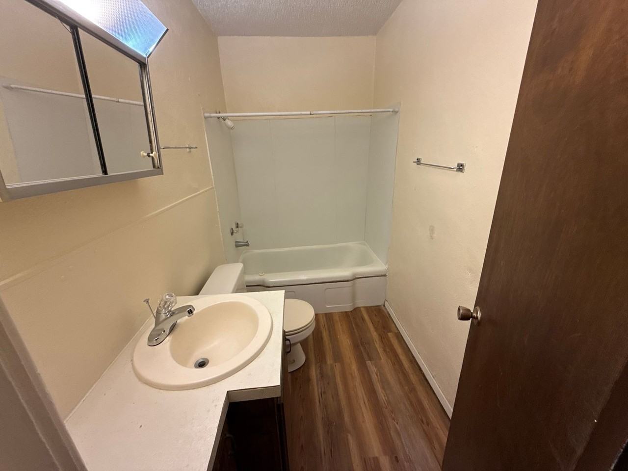 123 N Avenue E - Photo 4 of 5