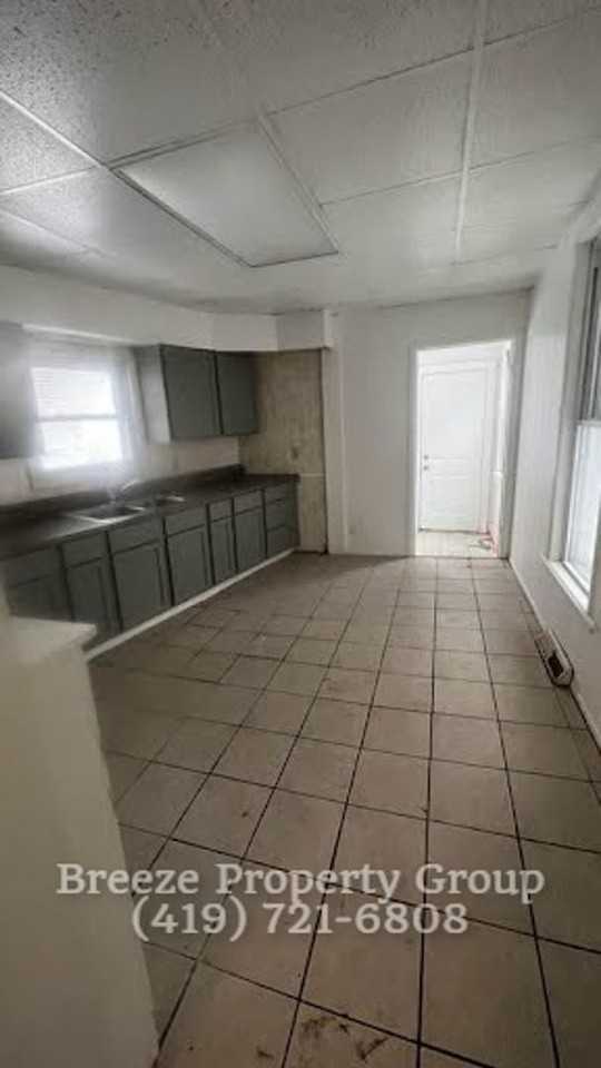 2564 Foraker Ave - Photo 2 of 7
