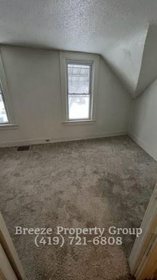 2564 Foraker Ave - Photo 3 of 7