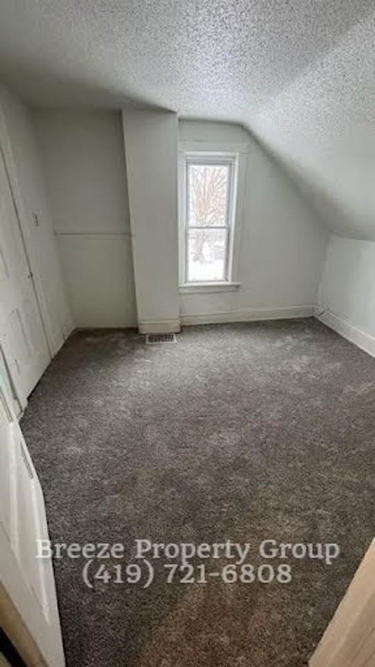 2564 Foraker Ave - Photo 4 of 7