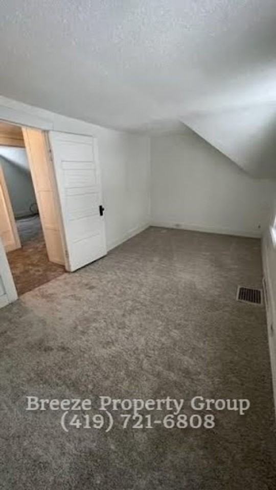 2564 Foraker Ave - Photo 6 of 7