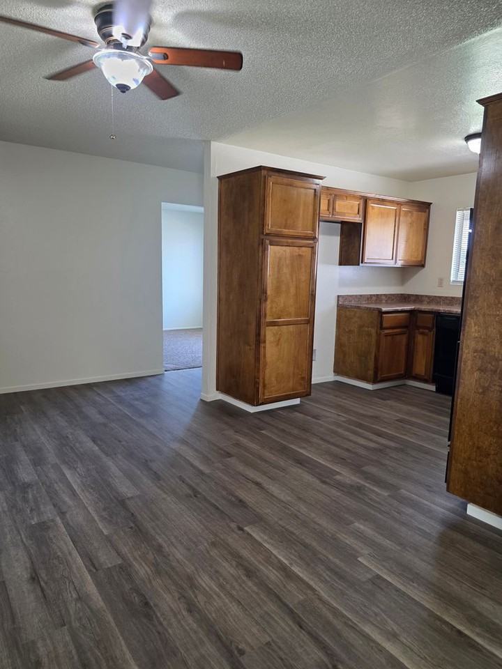 7217 Cranbrook Ave - Photo 3 of 17