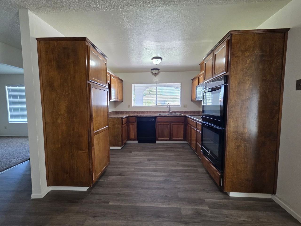 7217 Cranbrook Ave - Photo 4 of 17