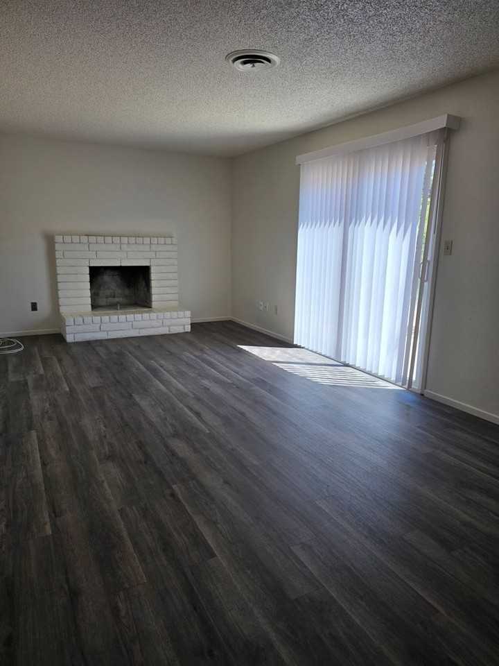 7217 Cranbrook Ave - Photo 6 of 17