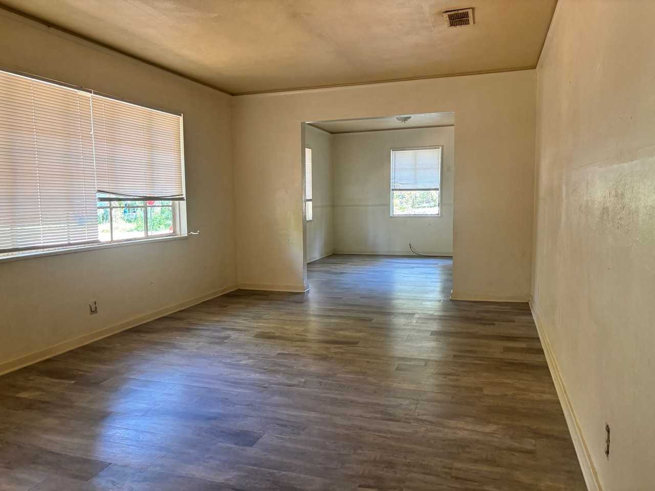 3206 Rosemary Ave - Photo 2 of 7