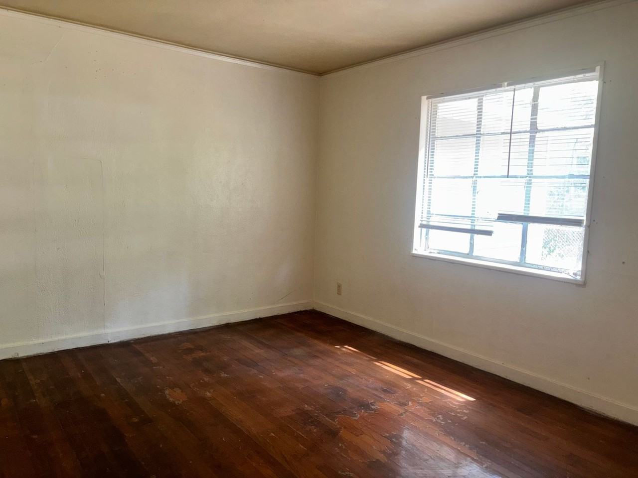 3206 Rosemary Ave - Photo 5 of 7