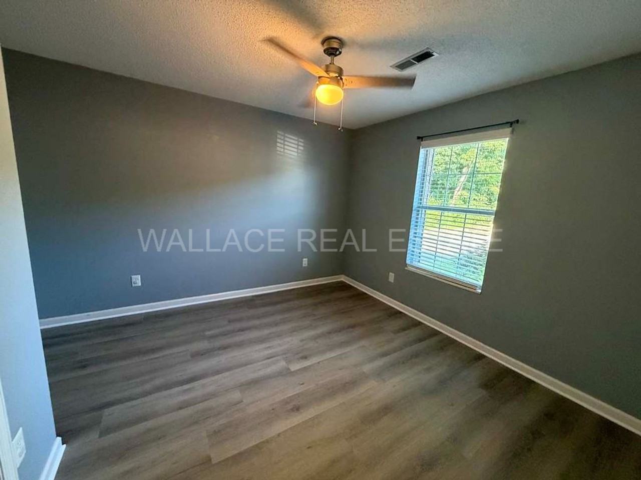 1901 Barbridge Way - Photo 2 of 14