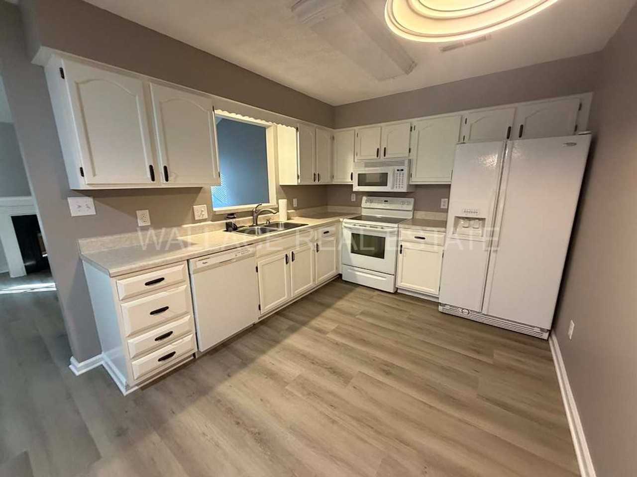 1901 Barbridge Way - Photo 6 of 14