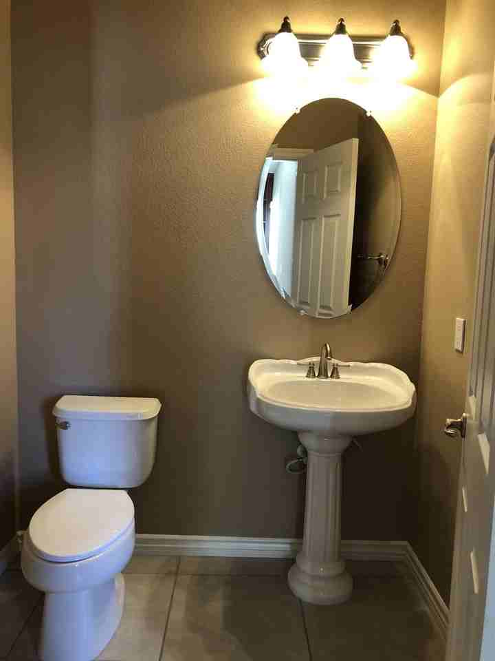 2780 Mingary Ave - Photo 4 of 25