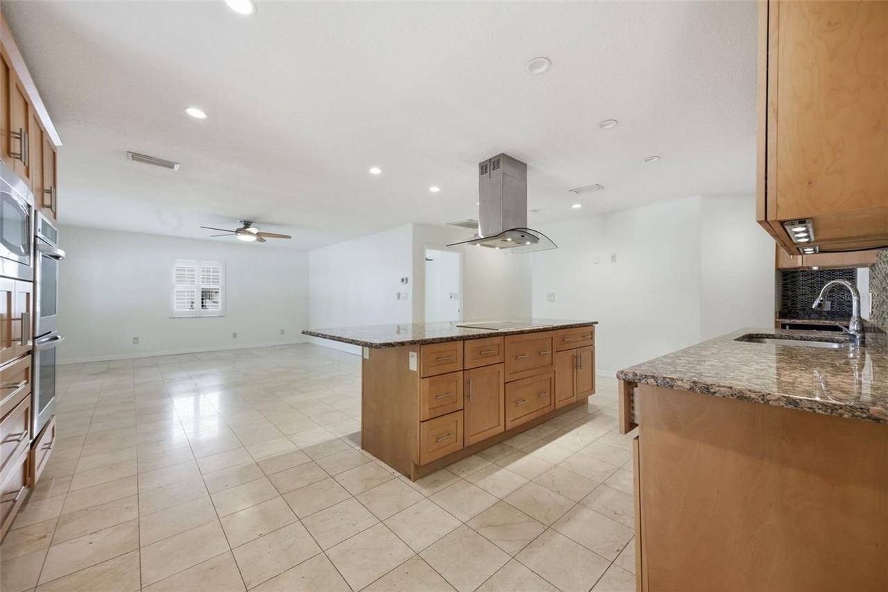 2512 W Kansas Ave - Photo 4 of 22