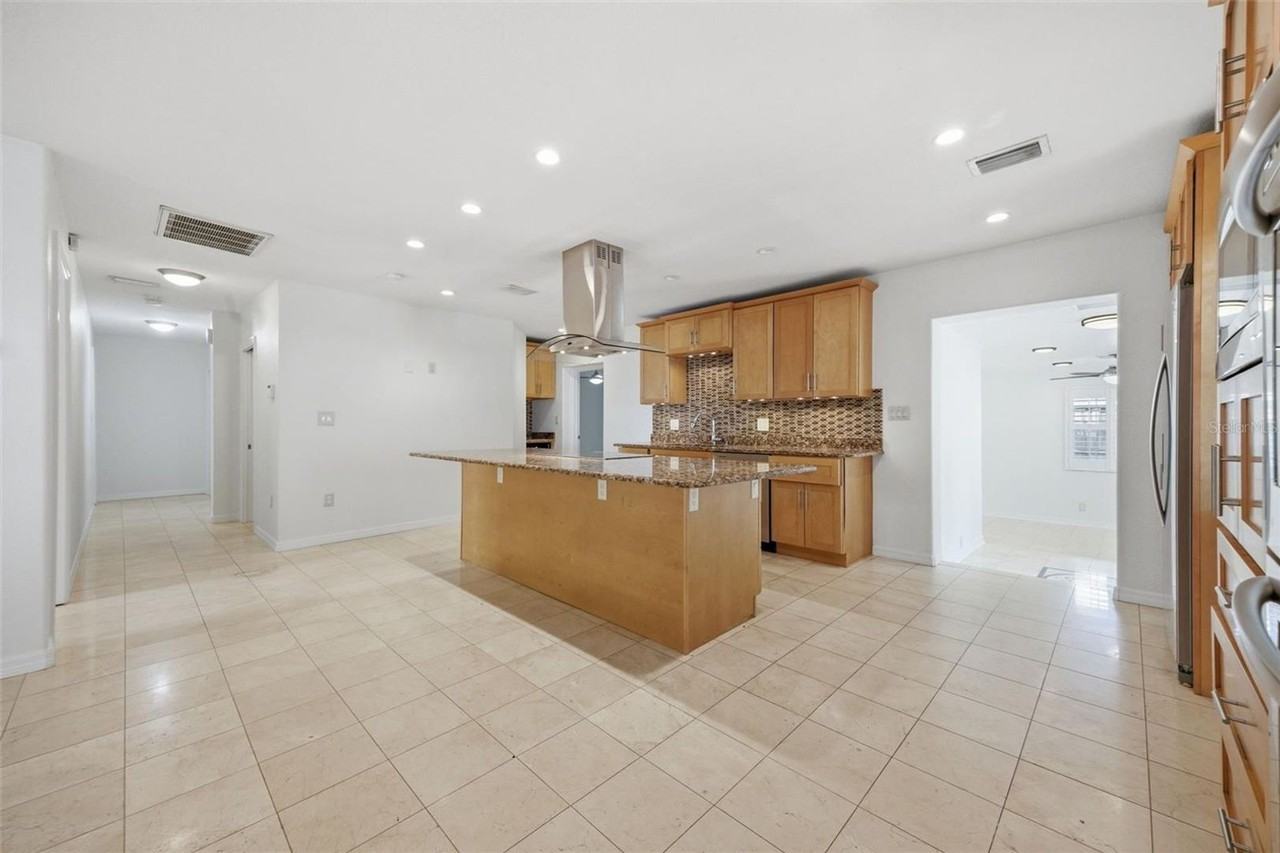 2512 W Kansas Ave - Photo 5 of 22