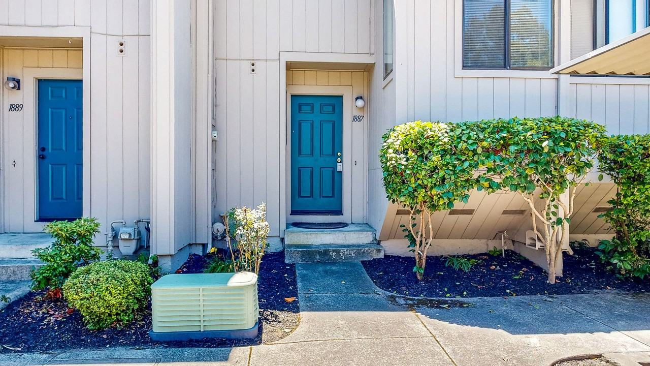 1887 Windmill Cir - Photo 6 of 38
