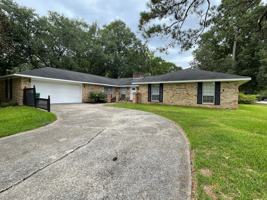 featured image of 334 Country Club Blvd