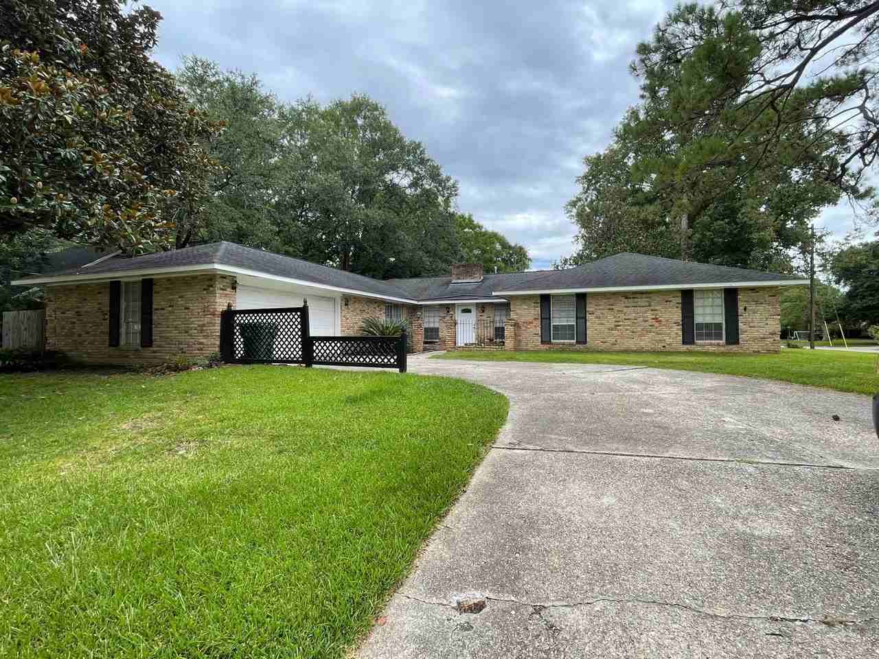 334 Country Club Blvd - Photo 2 of 36