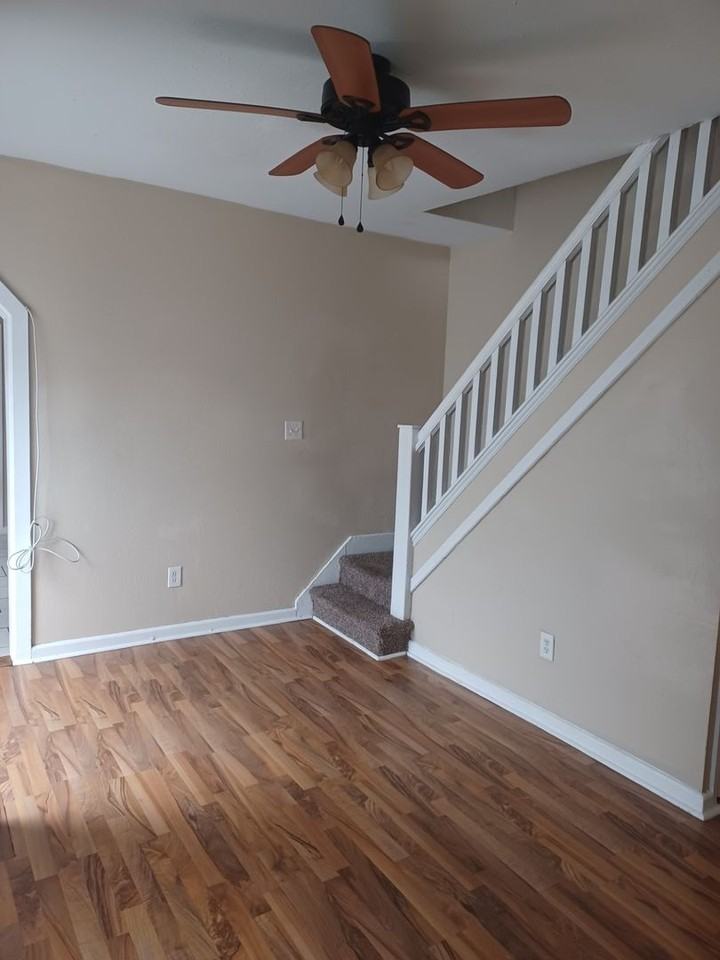 1107 Hull St - Photo 3 of 10