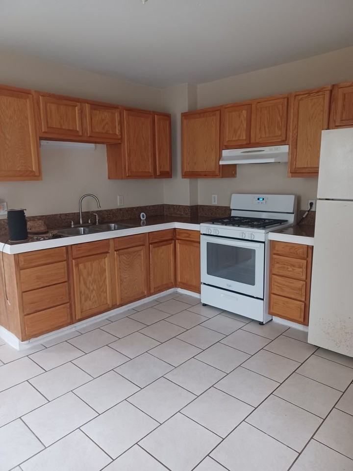 1107 Hull St - Photo 7 of 10