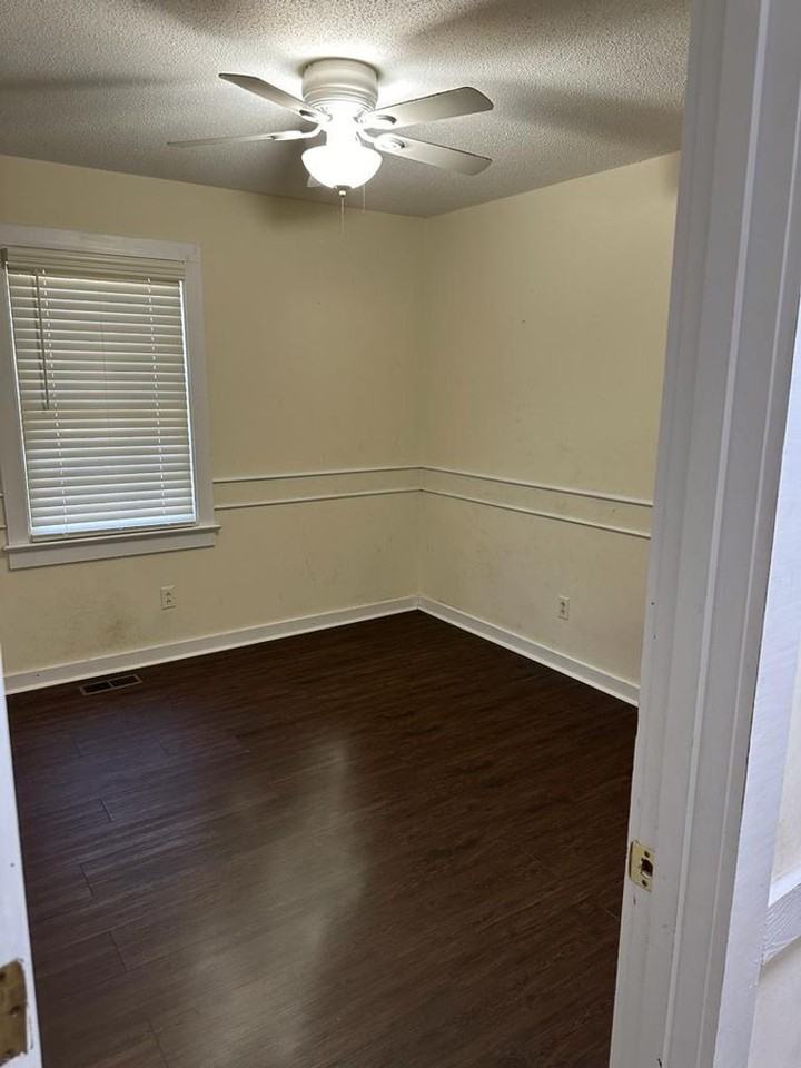 1112 Strawbush Rd - Photo 4 of 4