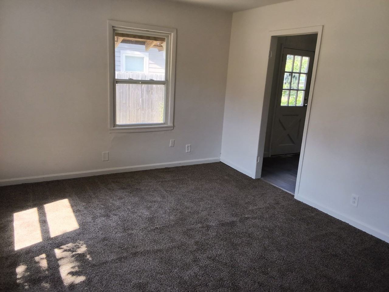 934 Se Pinecrest Dr - Photo 2 of 5