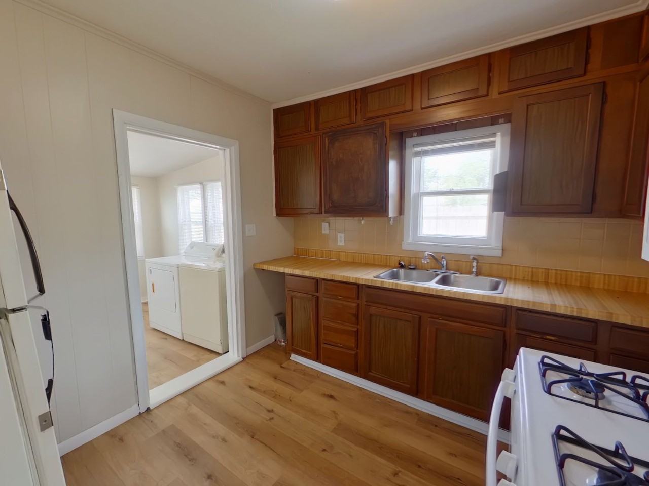 1125 S Millwood Ave - Photo 3 of 11