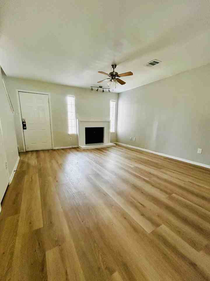1818 River Crossing Cir - Photo 2 of 25